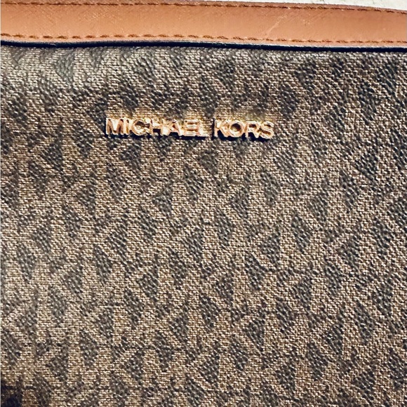 Michael Kors Signature Jet Set Brown Crossbody Bag EUC - Picture 2 of 5